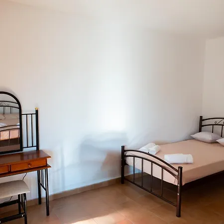 בית נופש Iro's Paradise