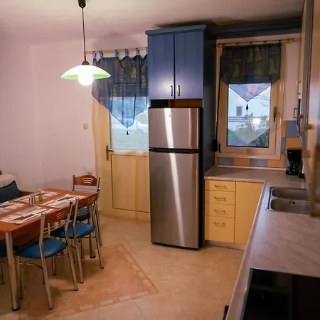 בית נופש Iro's Paradise *